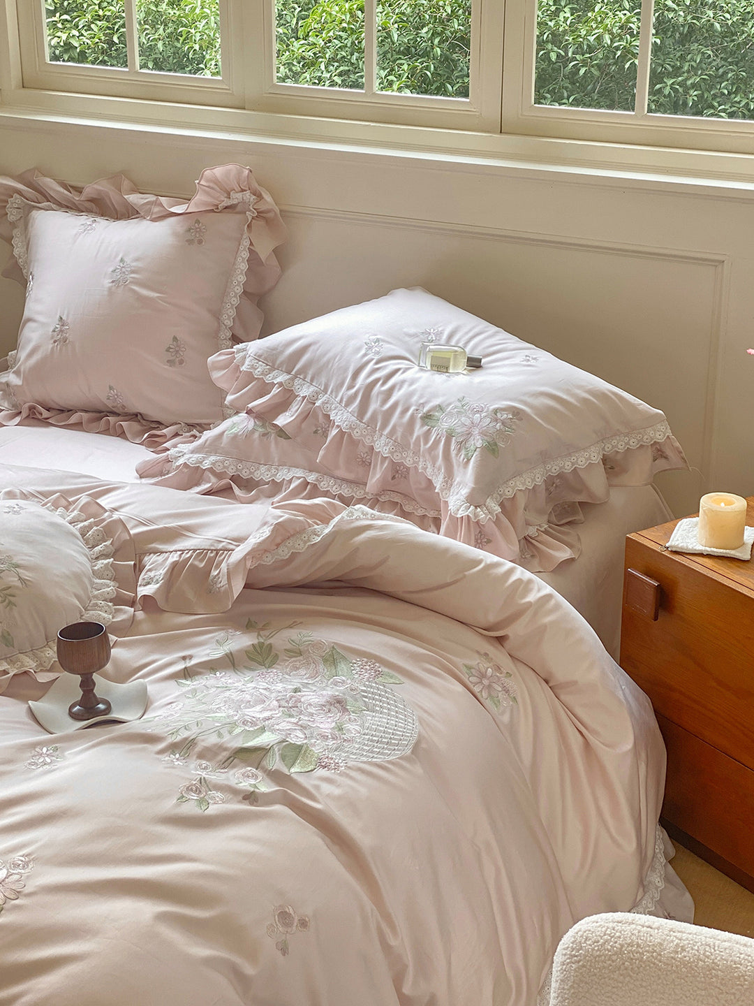 Rose Embroidery Lace Cotton Bedding Set