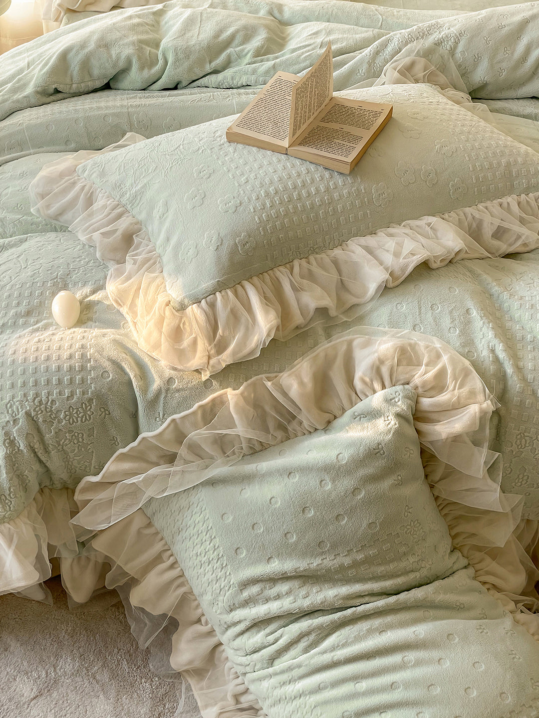 Romantic French Princess Thickened Milk Velvet Lace Edged Bedding Set