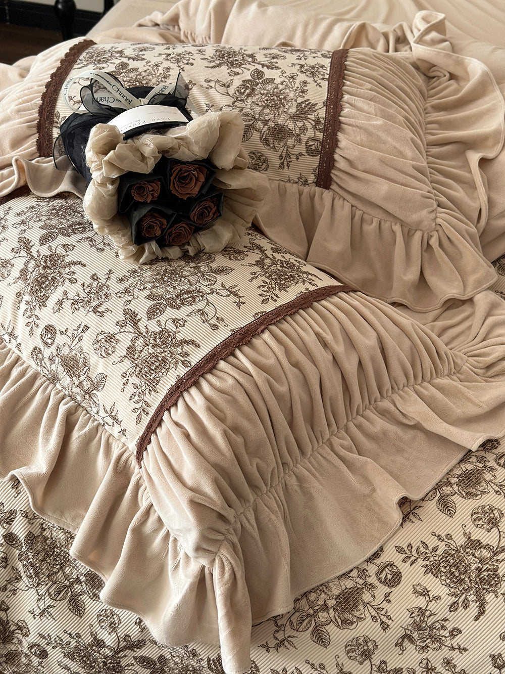 French Vintage Floral Print Winter Ruffled Duvet Cover