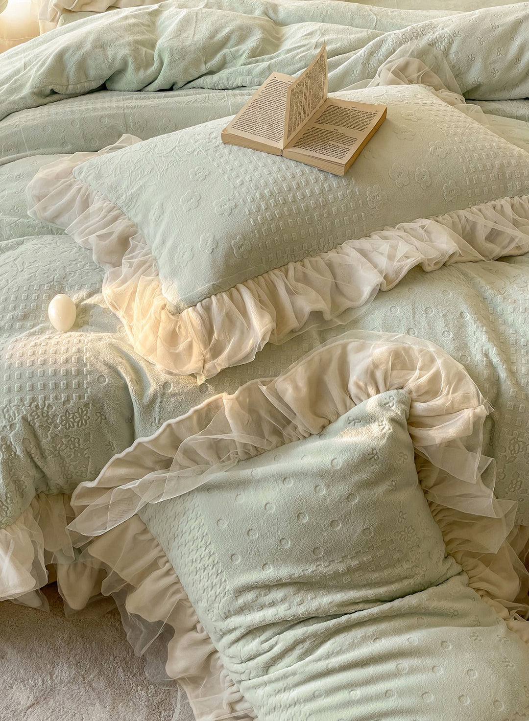 Romantic French Princess Thickened Milk Velvet Lace Edged Bedding Set