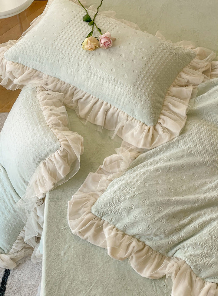 Romantic French Princess Thickened Milk Velvet Lace Edged Bedding Set