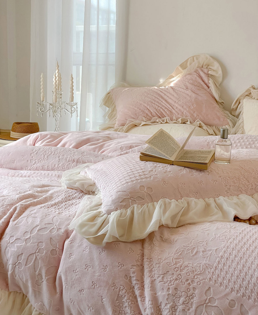 Romantic French Princess Thickened Milk Velvet Lace Edged Bedding Set
