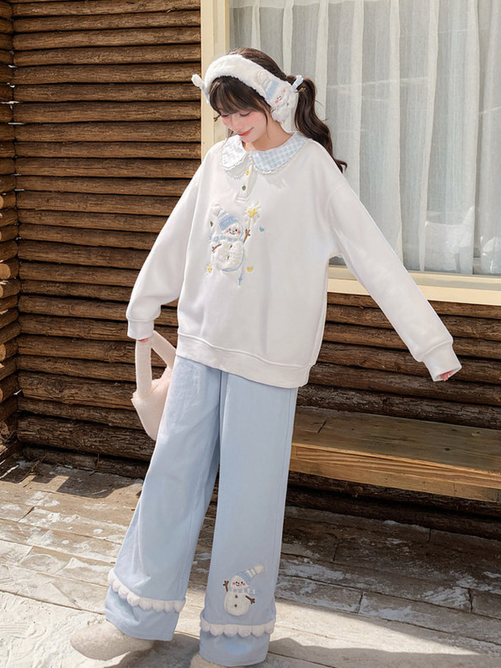 Snowman Appliqué Peter Pan Collar Sweatshirt