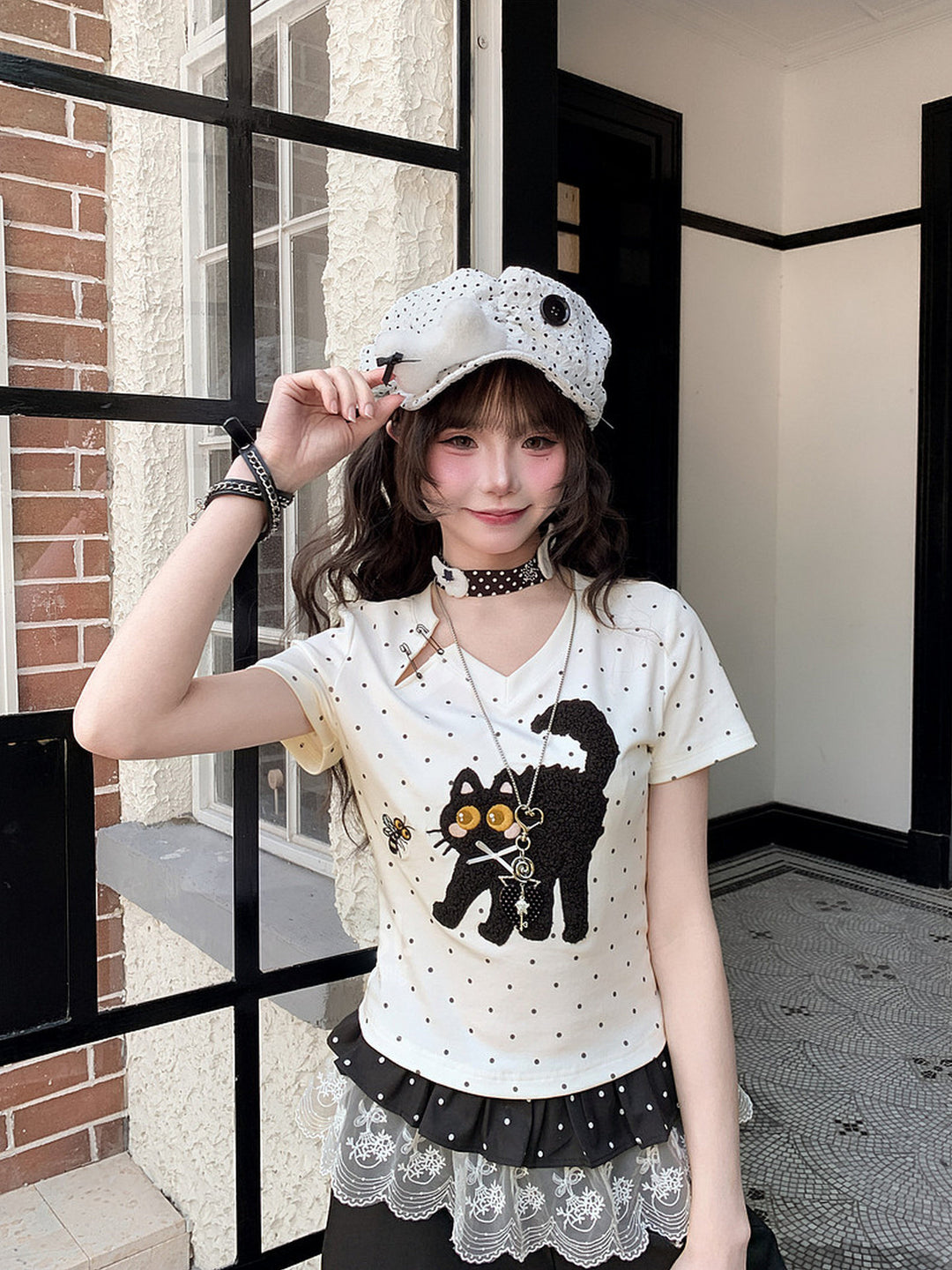 Cat-and-Bee Appliqué V-Neck T-Shirt
