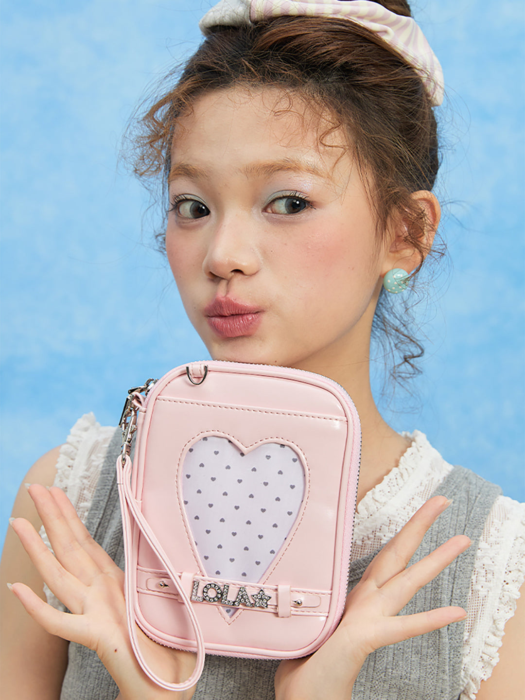 Heart Window Wristlet Card Organizer
