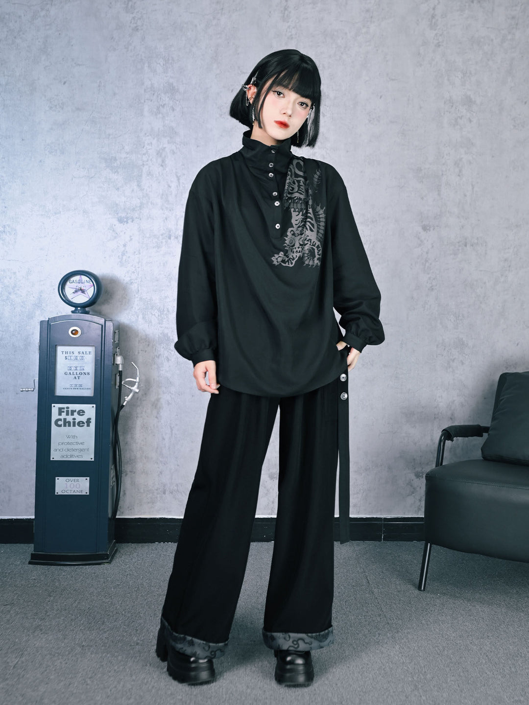 Black Five Poisons Graphic High-Neck Shirt