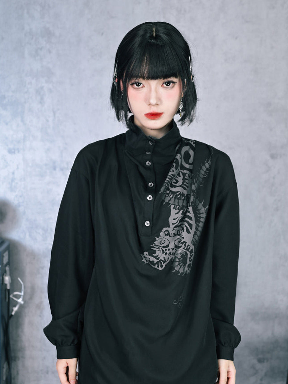 Black Five Poisons Graphic High-Neck Shirt