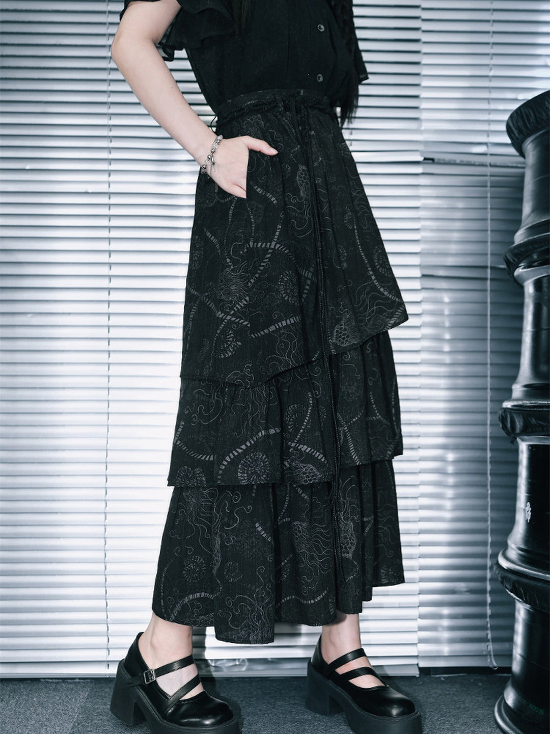 Asymmetric Tiered Sea Lily Print Maxi Skirt