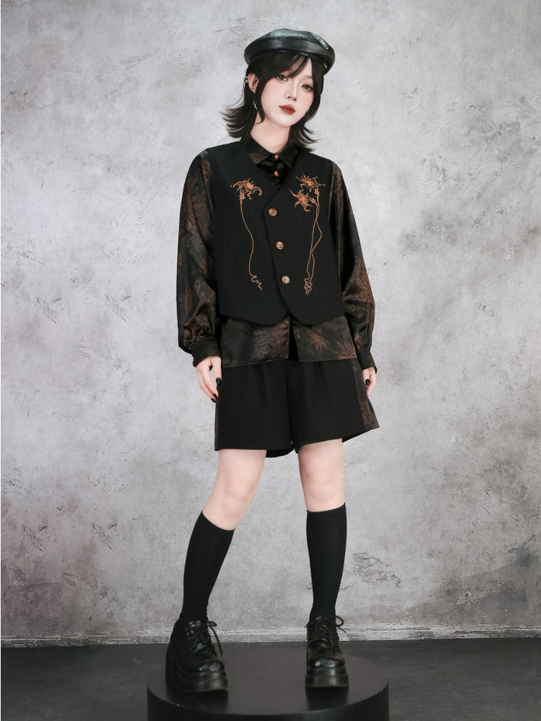 Black Mandala Print Panel Pleated Shorts