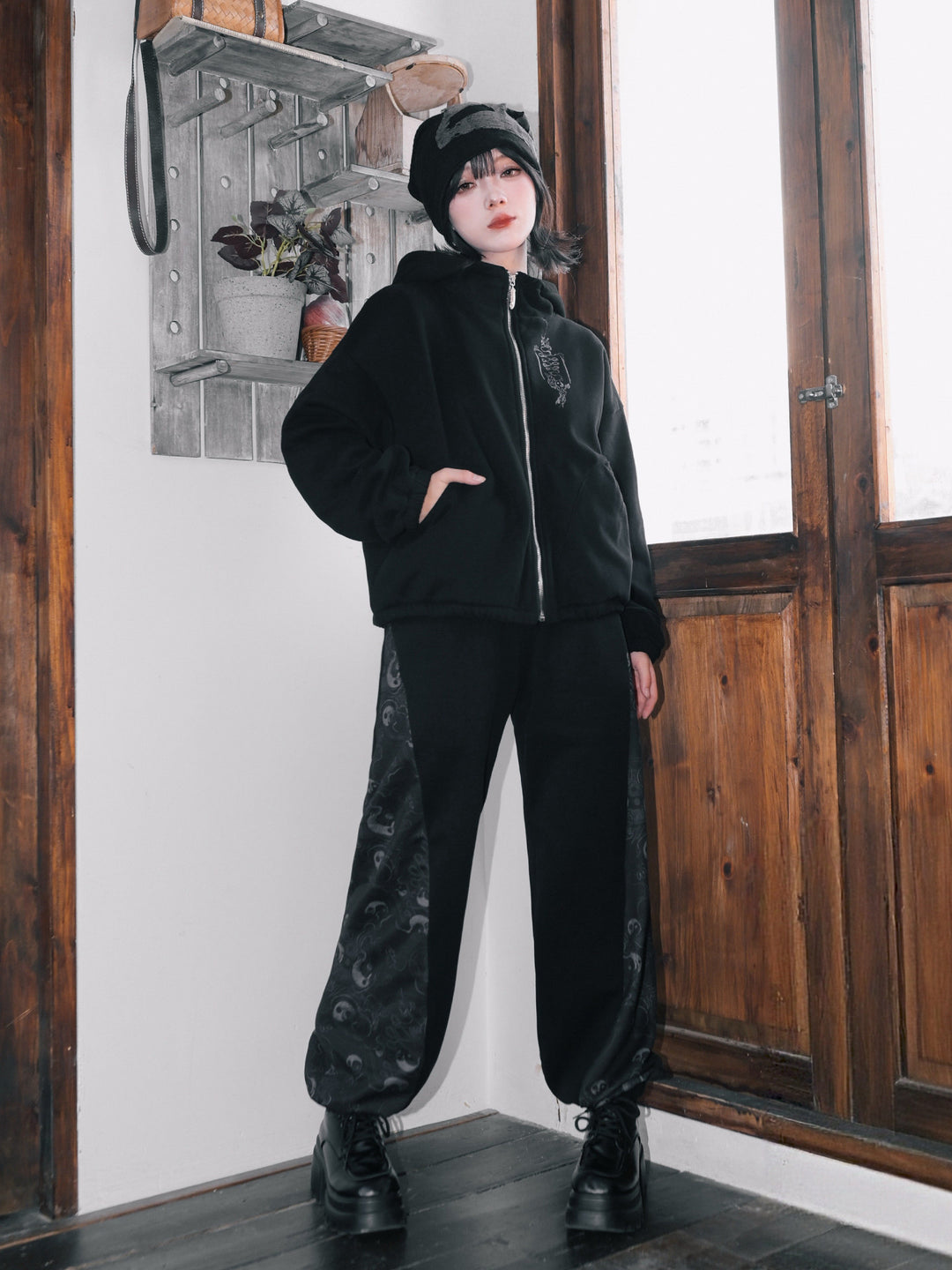 Black Raven Print Panel Fleece-Lined Sweatpants