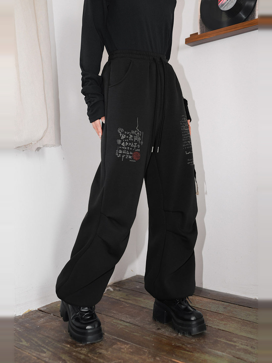 Black Graphic Fleece-Lined Convertible-Hem Wide-Leg Sweatpants