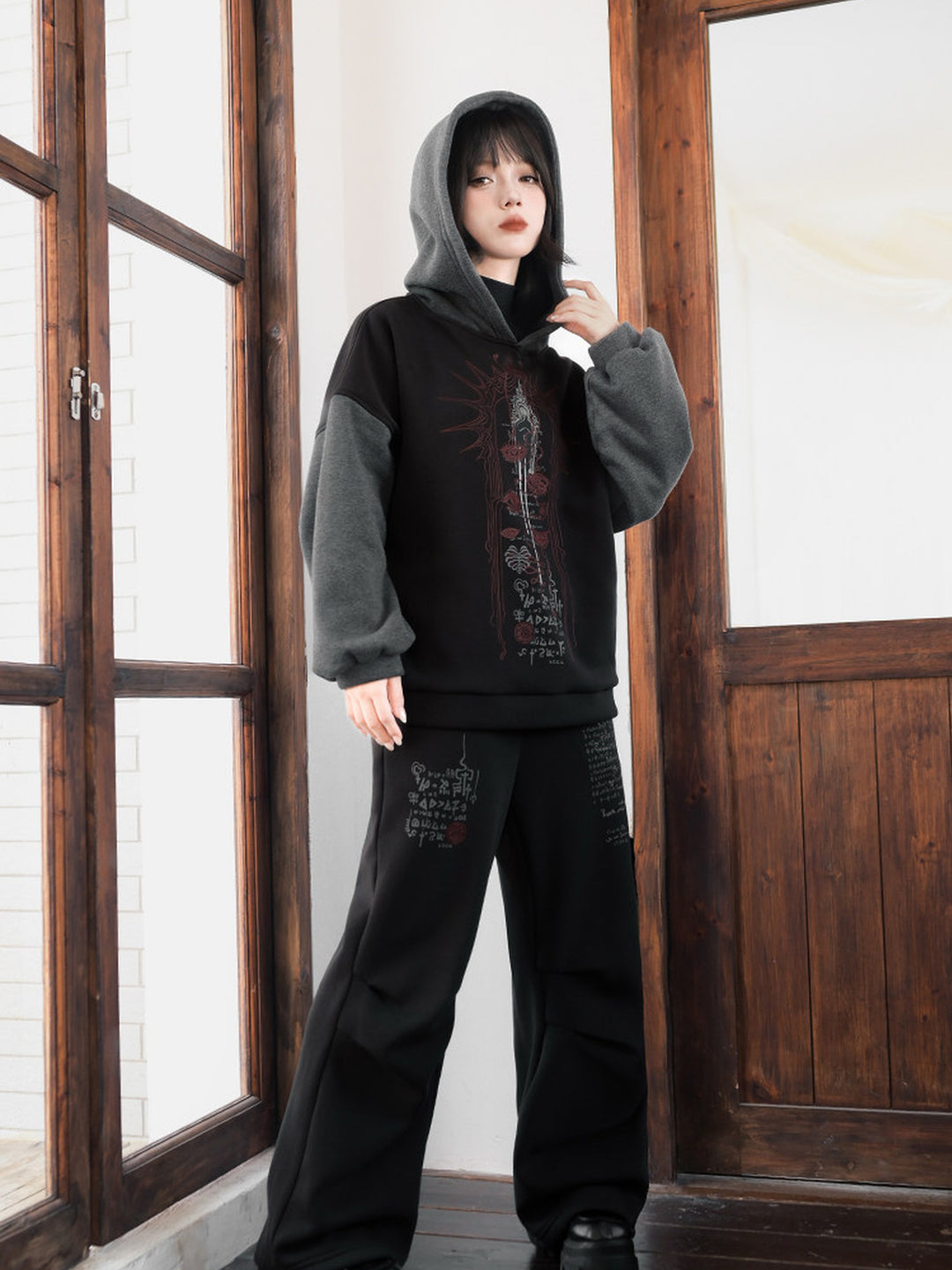 Black Occult Graphic Contrast-Sleeve Fleece-Lined Hoodie