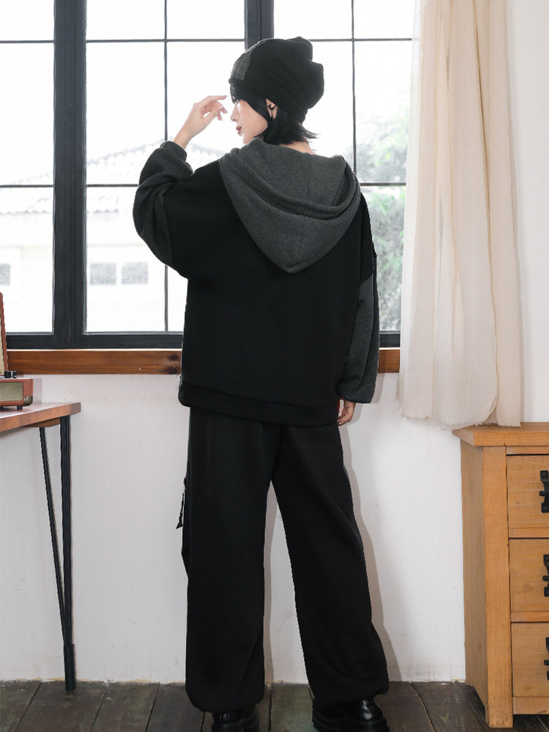 Black Occult Graphic Contrast-Sleeve Fleece-Lined Hoodie