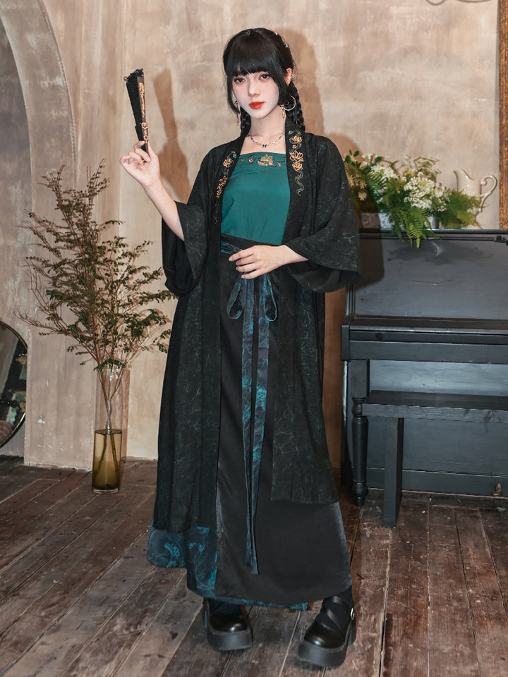 Snake Pattern Embroidered Tube Top / Cardigan / Skirt