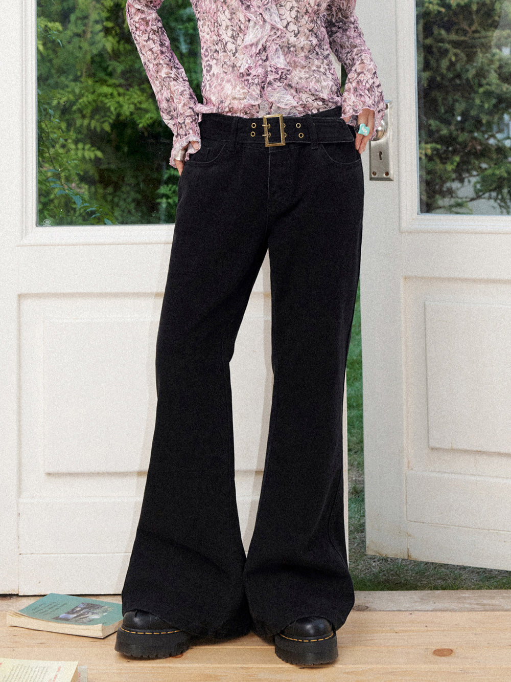 Grommet Belt Low-Rise Flare Pants
