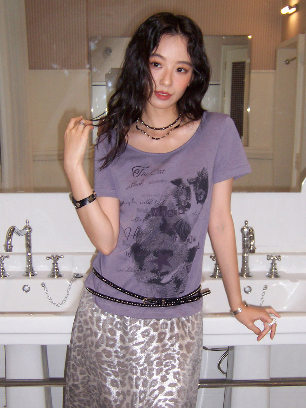 Vintage Cat Graphic Scoop Neck T-Shirt