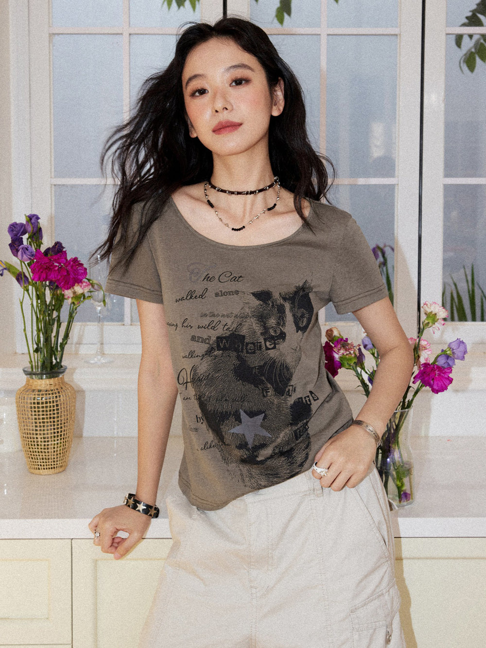 Vintage Cat Graphic Scoop Neck T-Shirt