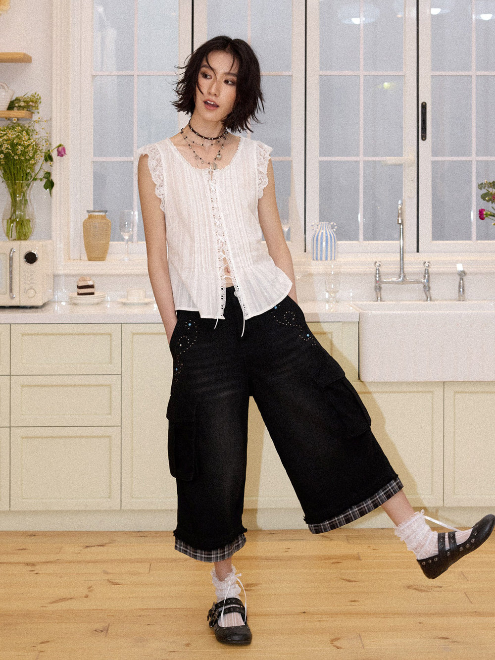 Lace Ruffle Sleeveless Blouse