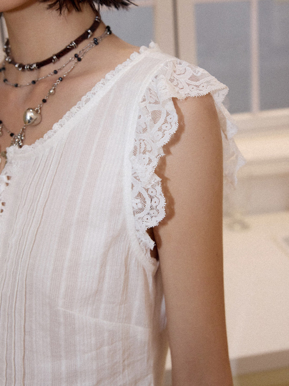Lace Ruffle Sleeveless Blouse