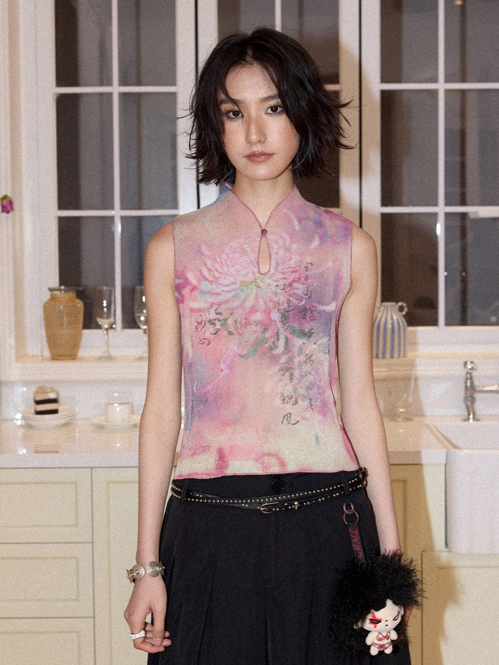 Floral Print Keyhole Sleeveless Top