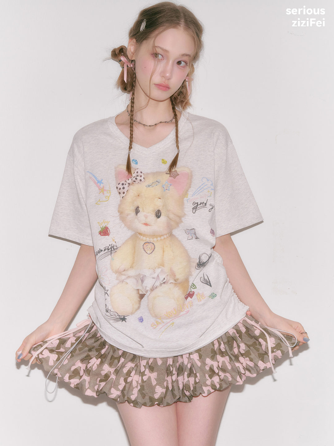 Side-Ruched Cat Graphic V-Neck T-Shirt