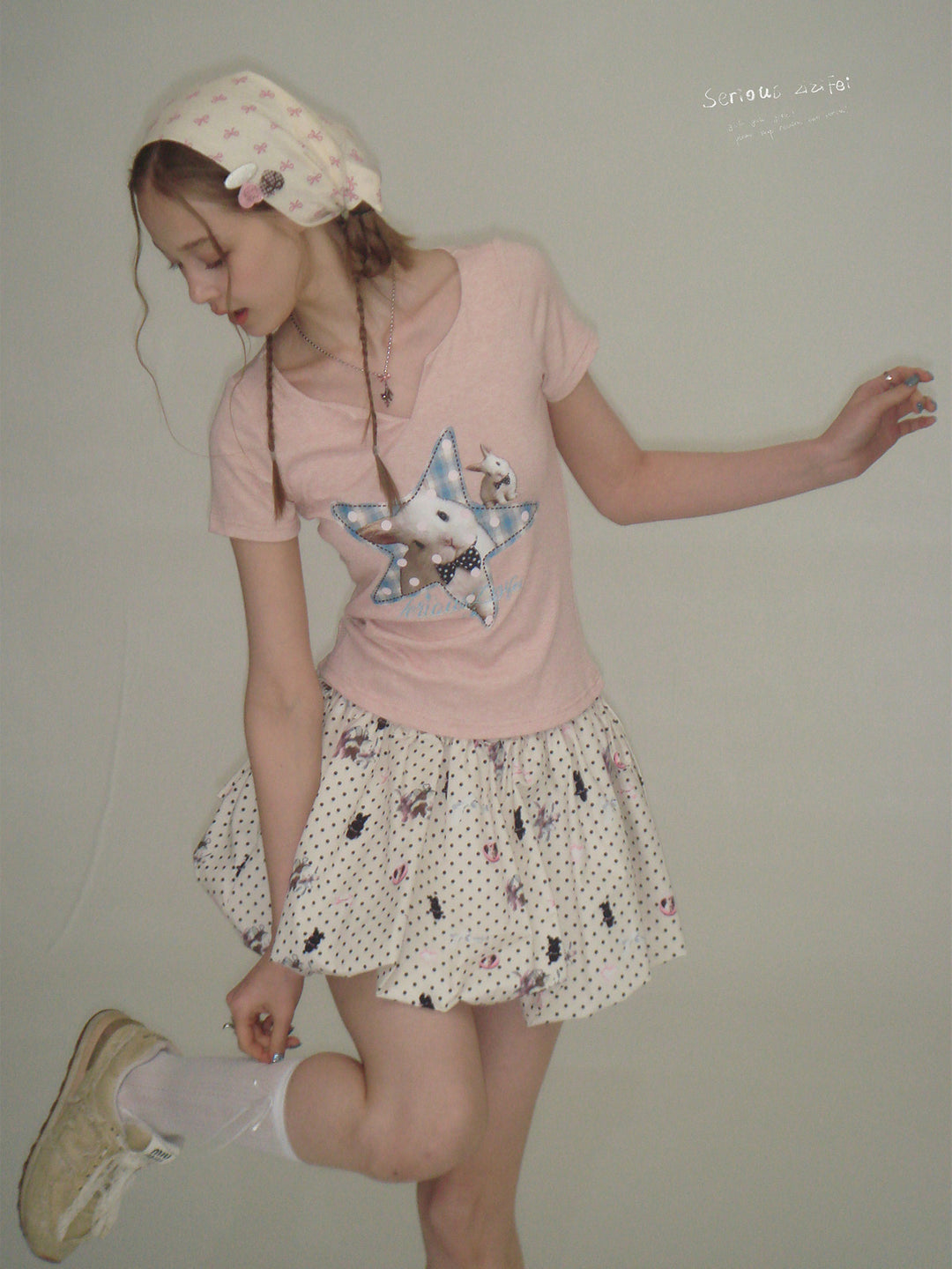 Kawaii Bunny Graphic V-Neck T-Shirt