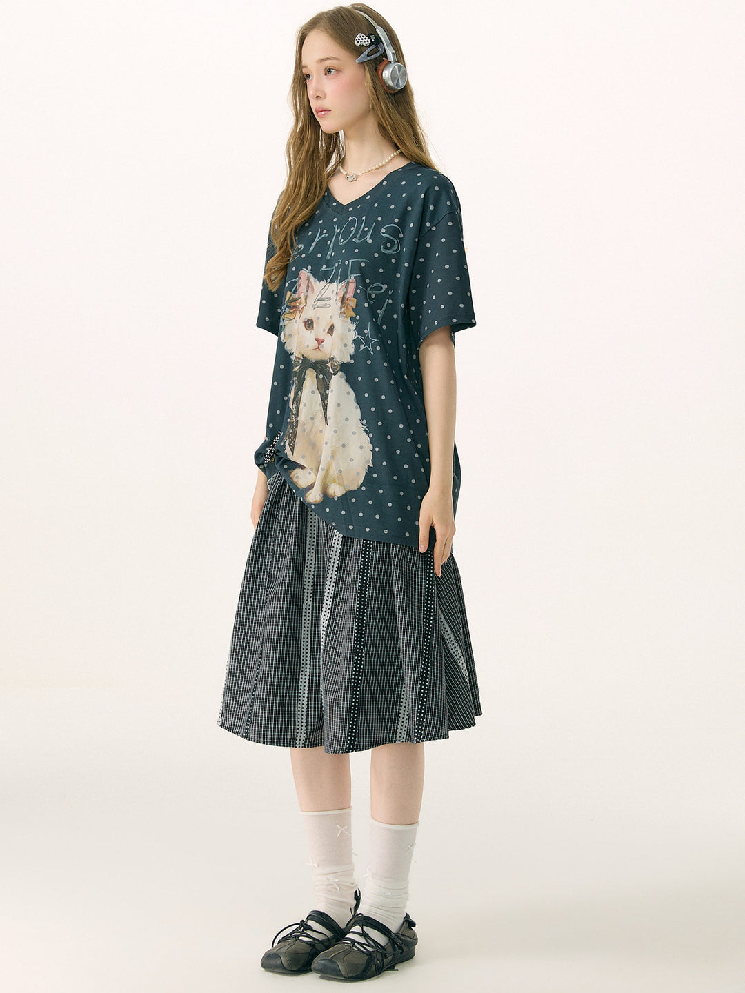 Polka Dot Cat Graphic V-Neck T-Shirt