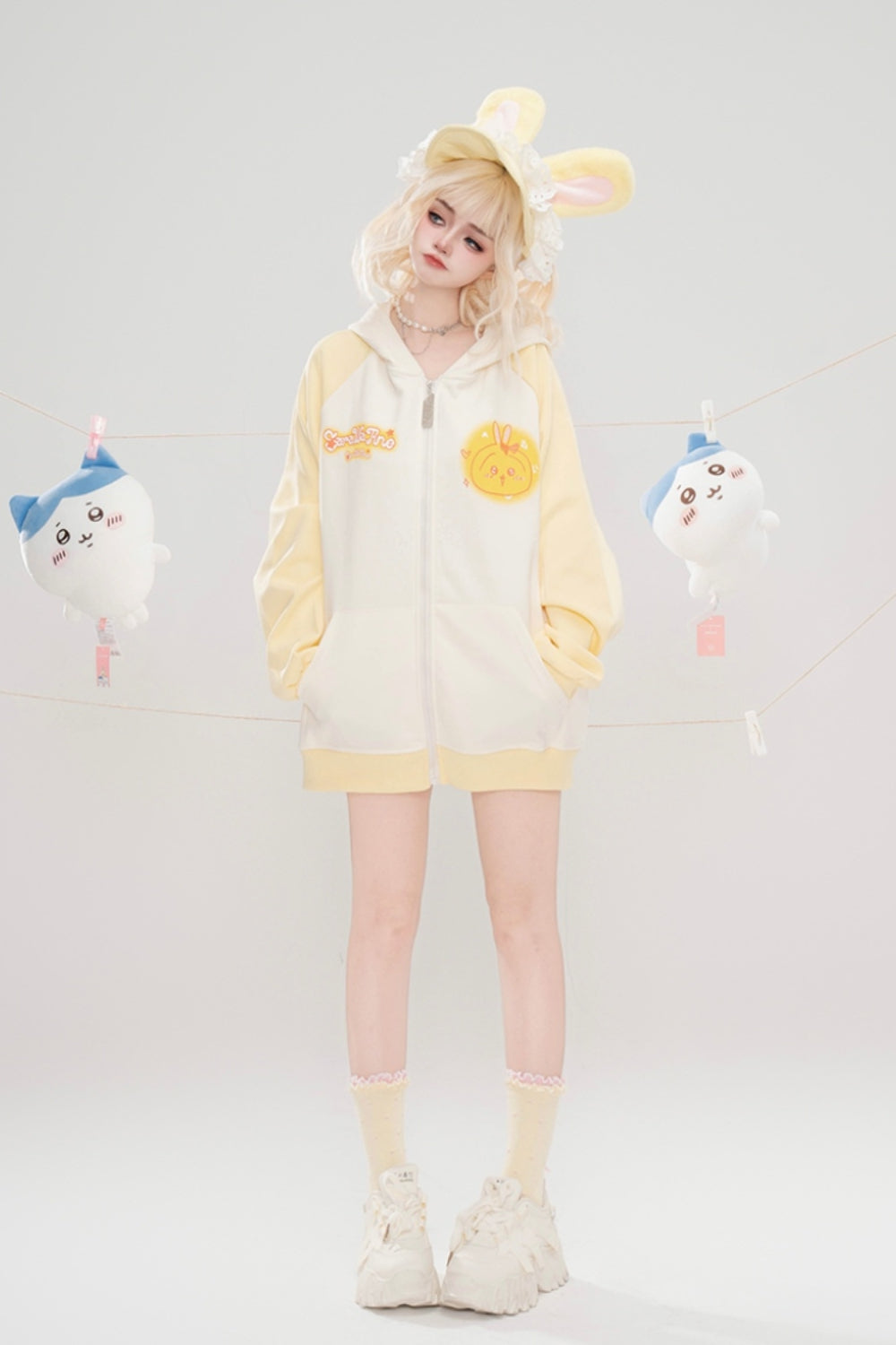 Light Yellow/Blue Cartoon Rabbit Print Loose-Fit Sweatshirt