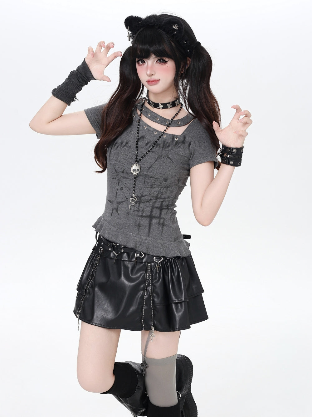 Cut-Out Choker Neck Star Graphic Tee