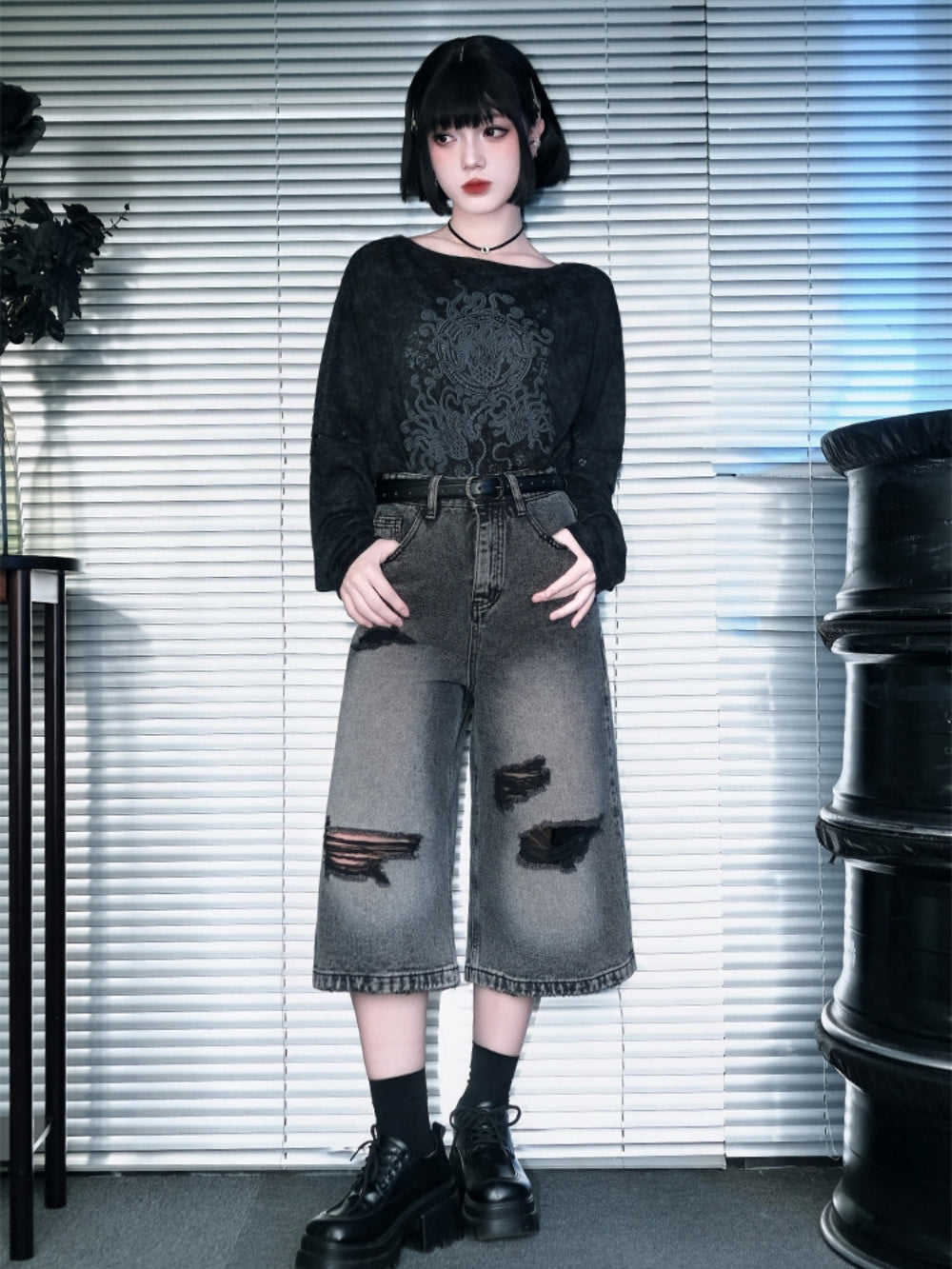 Distressed Graphic Detachable Sleeve Top